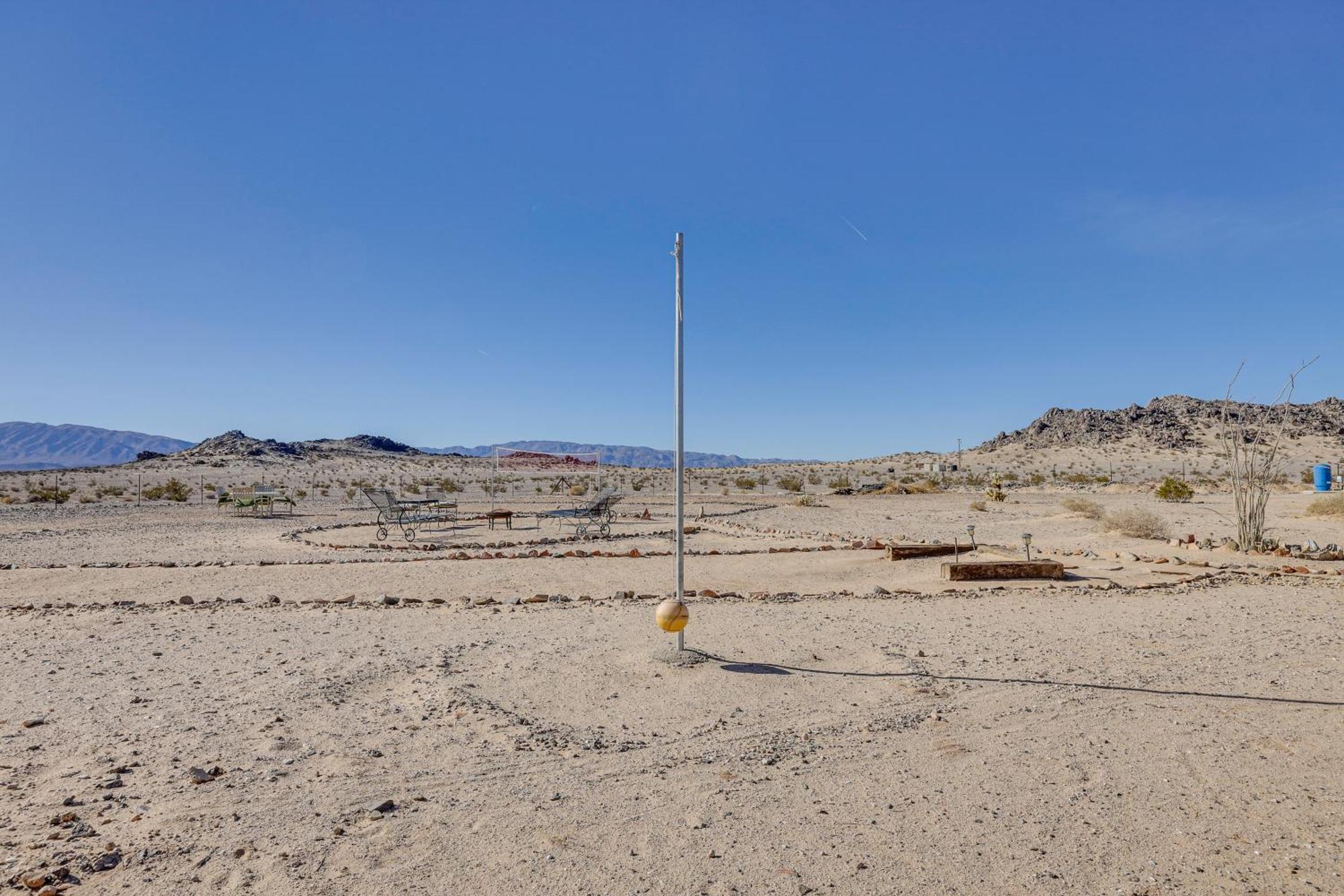 Twentynine Palms Desert Oasis With Pool And Hot Tub! Villa Bagian luar foto