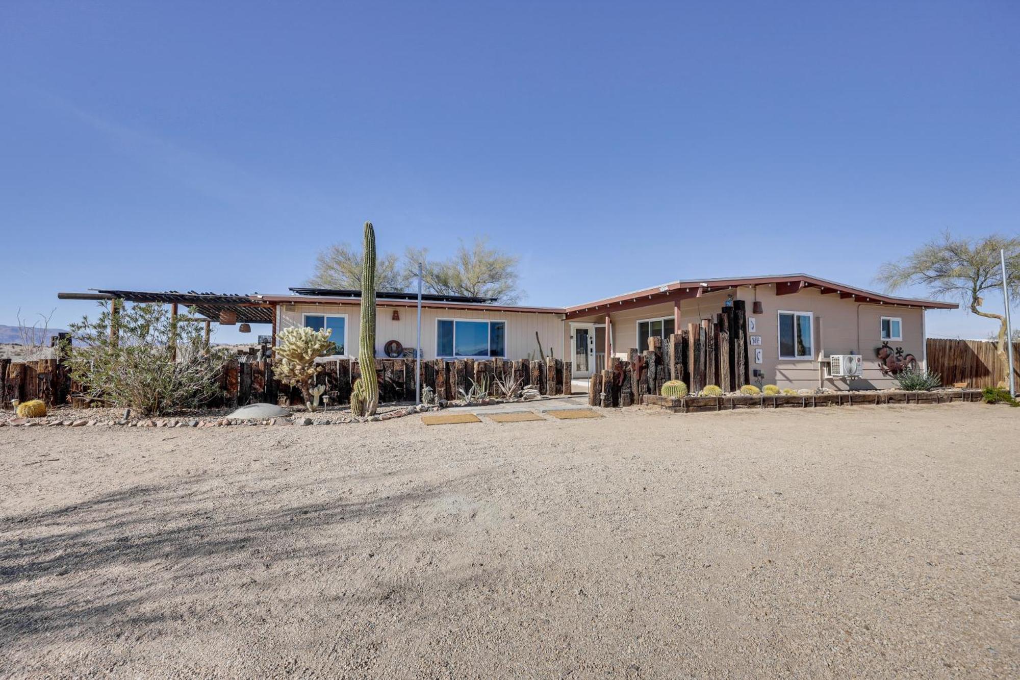 Twentynine Palms Desert Oasis With Pool And Hot Tub! Villa Bagian luar foto