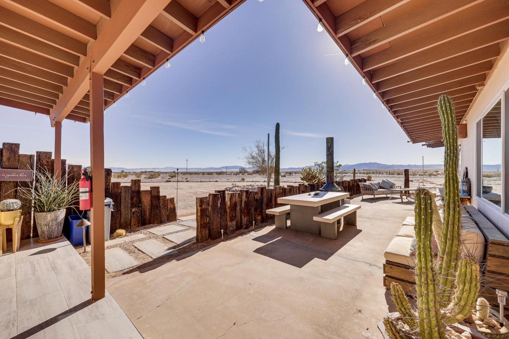 Twentynine Palms Desert Oasis With Pool And Hot Tub! Villa Bagian luar foto