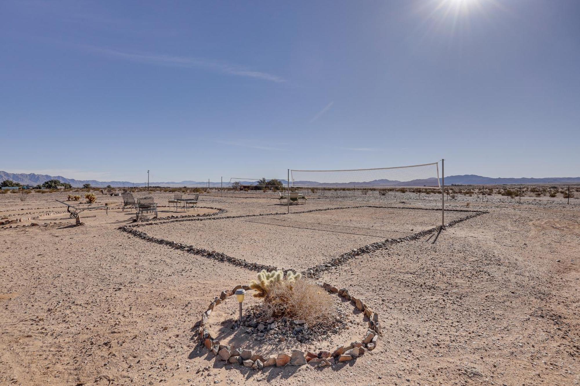 Twentynine Palms Desert Oasis With Pool And Hot Tub! Villa Bagian luar foto