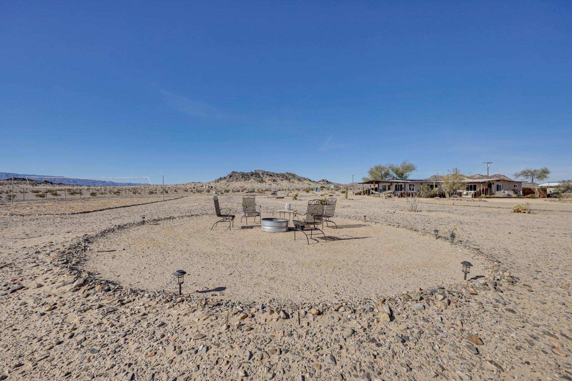 Twentynine Palms Desert Oasis With Pool And Hot Tub! Villa Bagian luar foto